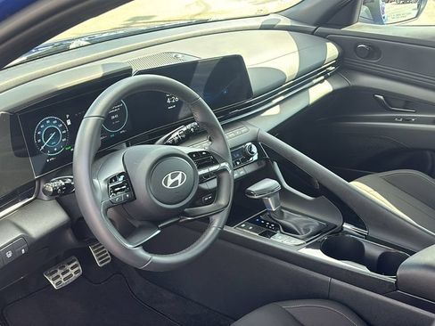 Used 2025 Hyundai Elantra SEL FWD image 22