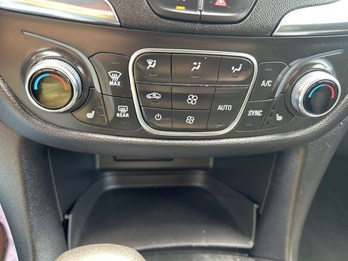 Used 2023 Chevrolet Equinox LT AWD/4WD image 19