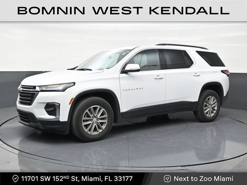 Used 2023 Chevrolet Traverse LT FWD image 1