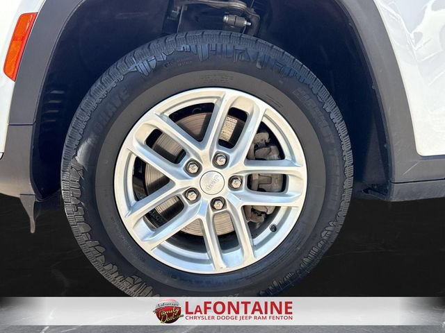 Used 2024 Jeep Grand Cherokee L Laredo AWD/4WD image 33