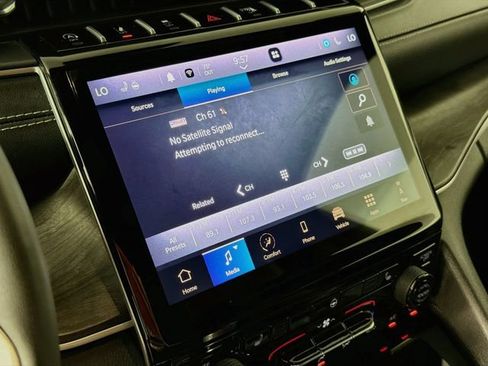 Used 2024 Jeep Grand Cherokee L Limited AWD/4WD image 15
