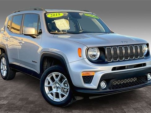 Used 2019 Jeep Renegade Latitude w/ Popular Equipment Group image 11