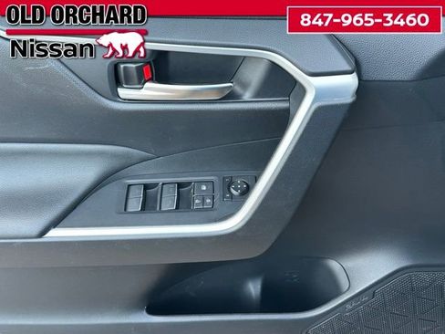 Used 2022 Toyota RAV4 SE image 12