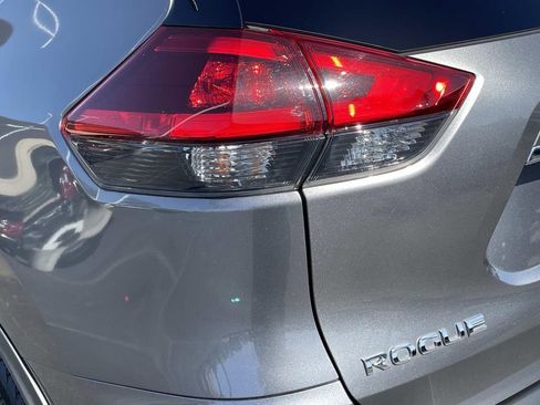 Used 2020 Nissan Rogue SV image 27