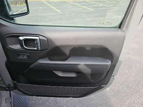 Used 2023 Jeep Wrangler Unlimited Sahara image 15