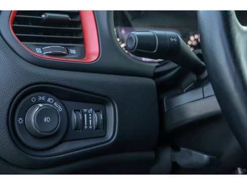 Used 2019 Jeep Renegade Trailhawk image 20