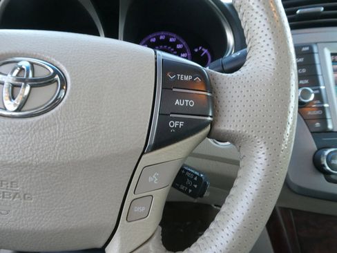 Used 2011 Toyota Avalon Limited image 21