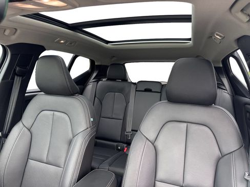 Certified 2025 Volvo XC40 B5 Plus AWD/4WD image 25