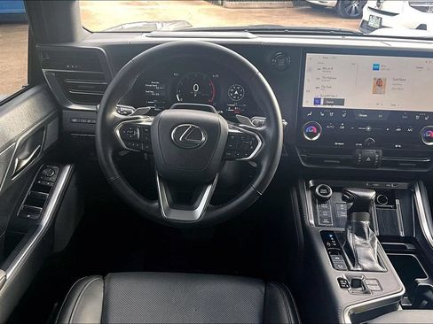 Used 2024 Lexus GX 550 AWD/4WD image 7