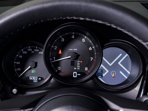 Certified 2025 Porsche Macan image 21