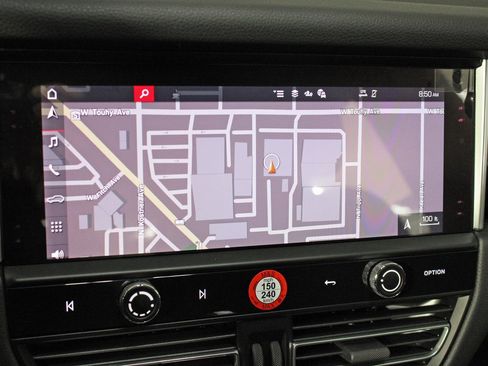 Used 2025 Porsche Macan image 27