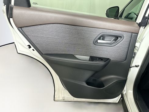 Used 2022 Nissan Rogue SV FWD image 25