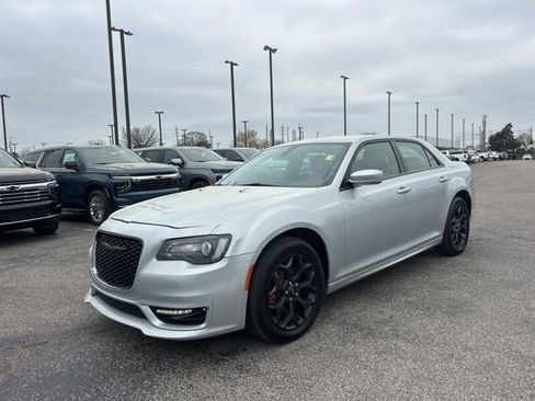 Used 2021 Chrysler 300 Touring L image 7
