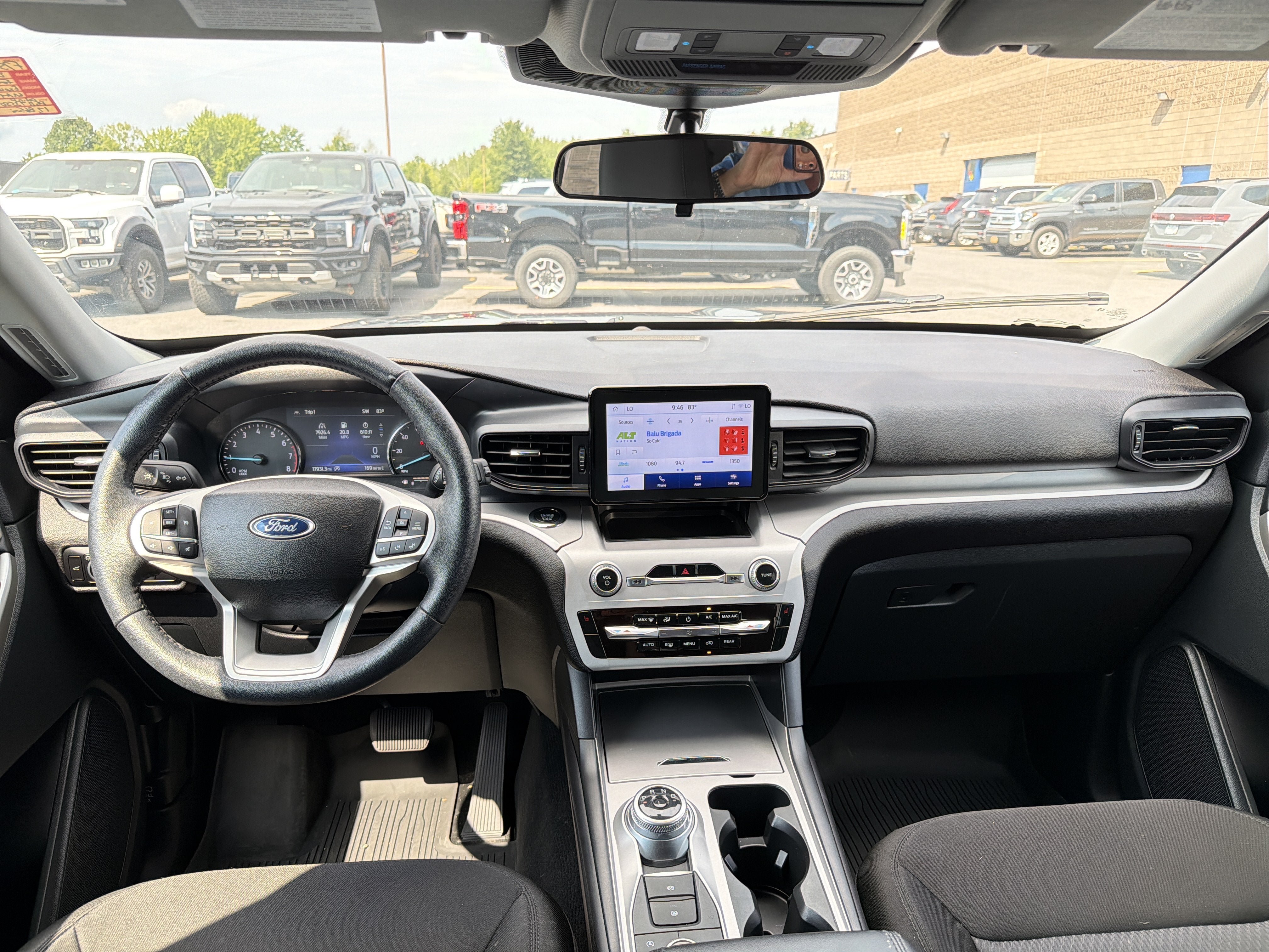 Used 2023 Ford Explorer XLT AWD/4WD image 12
