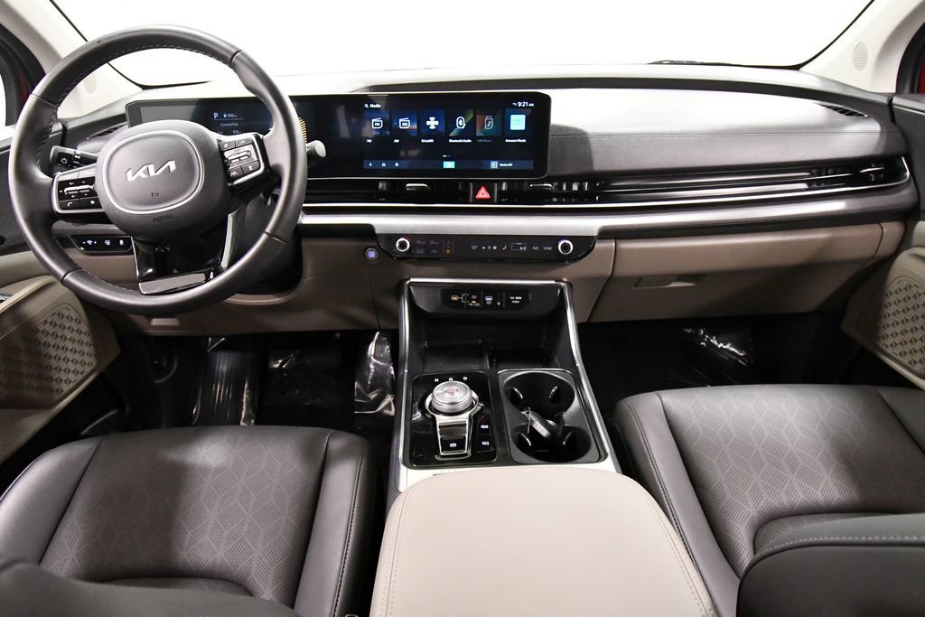 Certified 2026 Kia Carnival EX FWD image 3