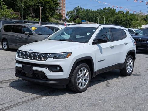Used 2022 Jeep Compass Latitude AWD/4WD image 2