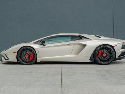 Used 2017 Lamborghini Aventador S image 10