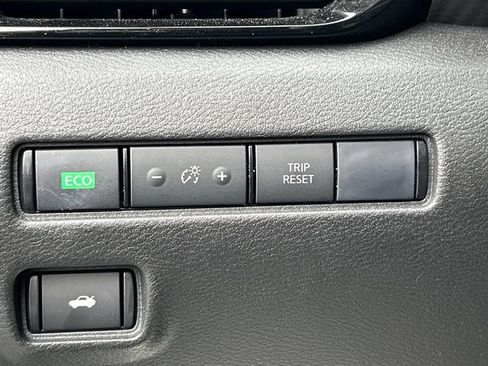 Certified 2023 Nissan Sentra SR w/ Trunk Package FWD image 21