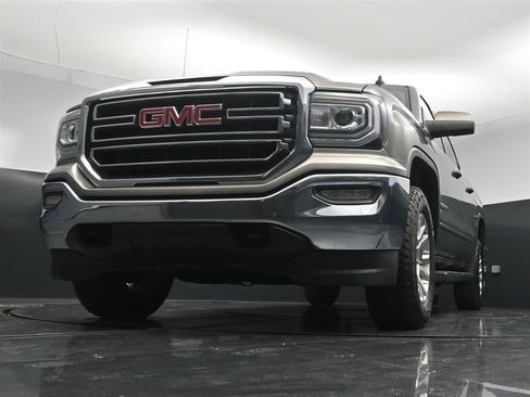 Used 2017 GMC Sierra 1500 SLE w/ SLE Value Package AWD/4WD image 28