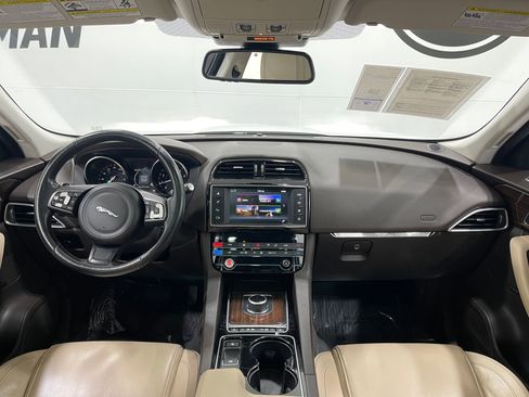 Used 2017 Jaguar F-PACE Prestige image 20