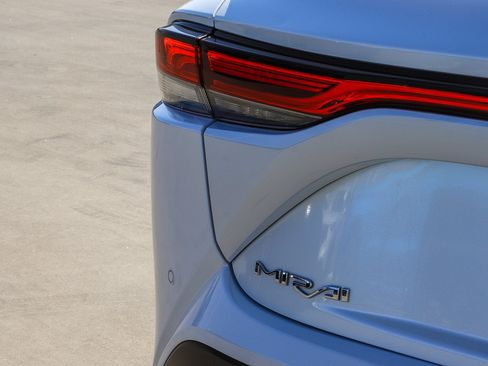 Used 2022 Toyota Mirai w/ Advanced Technology Package RWD image 12