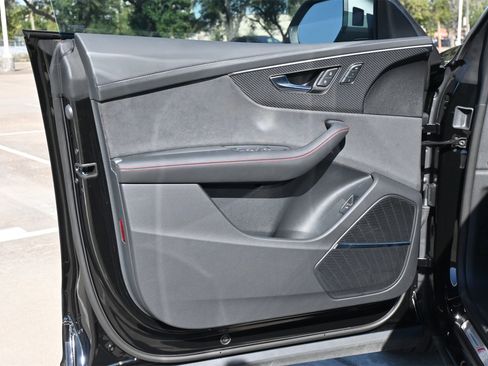 Used 2025 Audi RS Q8 performance image 17