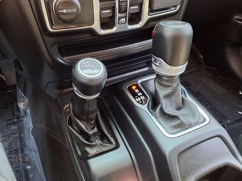 Used 2021 Jeep Wrangler Unlimited Sport AWD/4WD image 10
