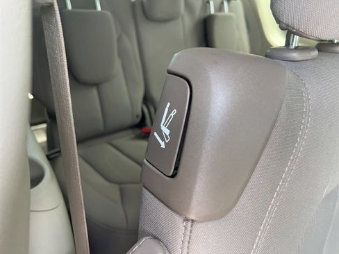 Used 2020 Chrysler Pacifica Touring w/ Advanced Safetytec Group FWD image 42