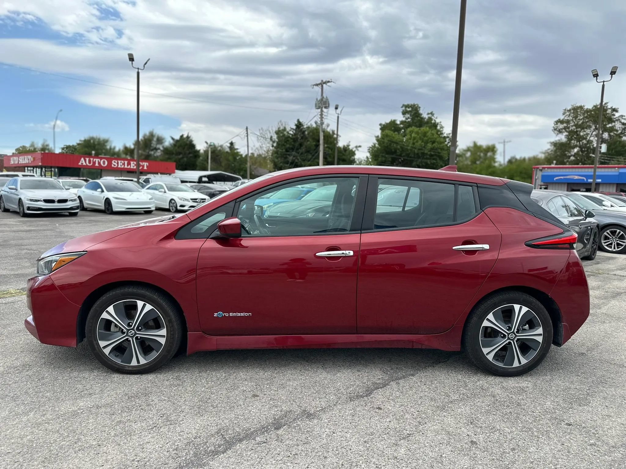 Used 2018 Nissan Leaf SV w/ SV Technology Package FWD image 9
