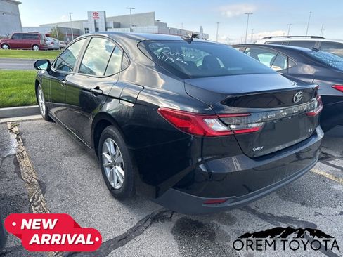 Used 2025 Toyota Camry LE FWD image 13