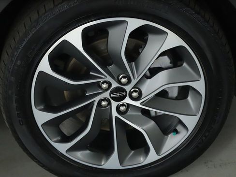 Certified 2023 Lincoln Nautilus Reserve w/ Luxury Package image 10