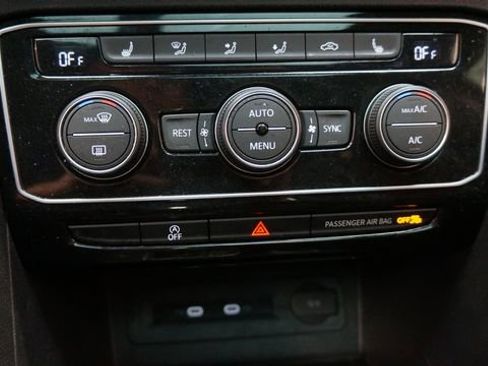 Used 2022 Volkswagen Atlas SEL AWD/4WD image 18