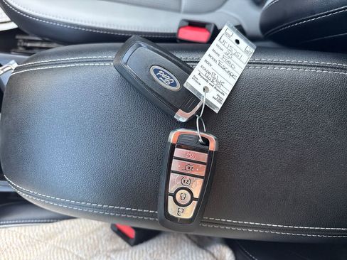 Used 2025 Ford Escape Platinum image 39