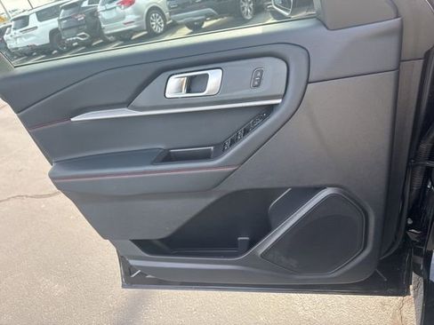 Used 2025 Ford Explorer ST-Line w/ ST-Line Street Pack image 17