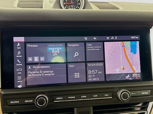 Certified 2021 Porsche Macan image 17