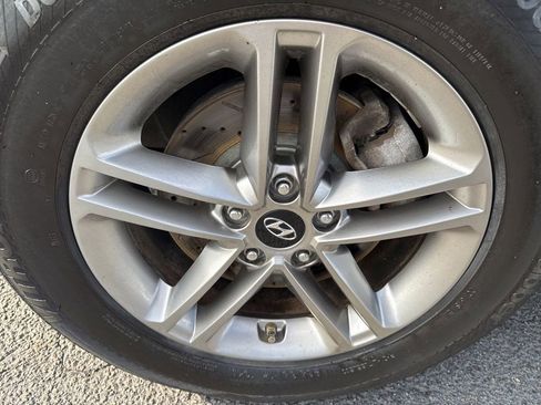 Used 2018 Hyundai Santa Fe Sport image 9