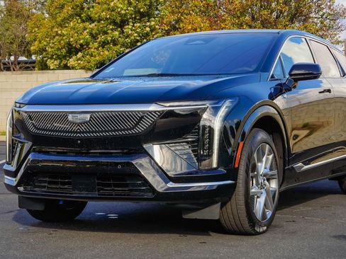 New 2026 Cadillac Optiq Luxury 1 image 2