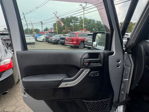 Used 2014 Jeep Wrangler Unlimited Rubicon w/ Connectivity Group image 9