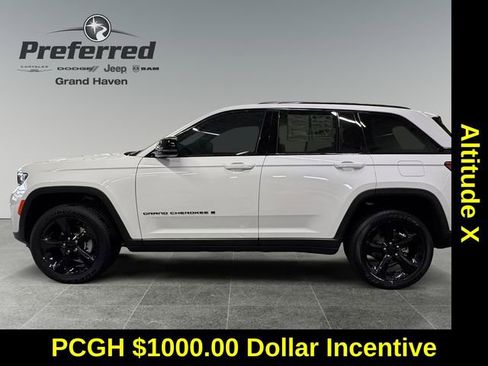 Used 2025 Jeep Grand Cherokee Altitude image 9