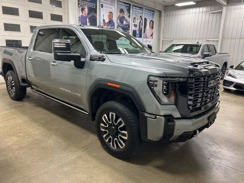 Used 2025 GMC Sierra 3500 Denali Ultimate image 4