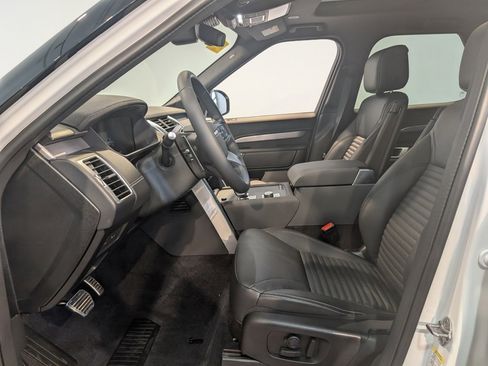 Used 2024 Land Rover Discovery Dynamic SE image 12