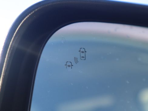 Used 2021 Nissan Titan SV w/ SV Convenience Package image 24