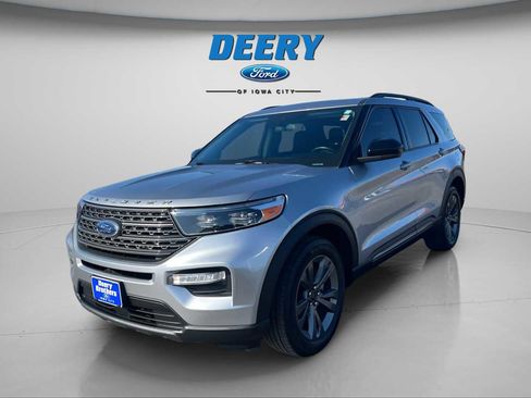 Used 2022 Ford Explorer XLT w/ Equipment Group 202A image 4