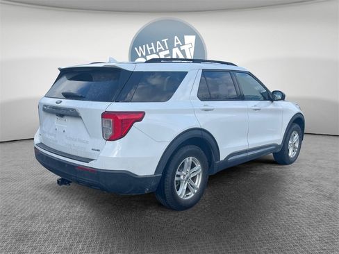 Used 2020 Ford Explorer XLT image 3