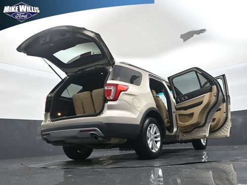 Used 2017 Ford Explorer XLT FWD image 29