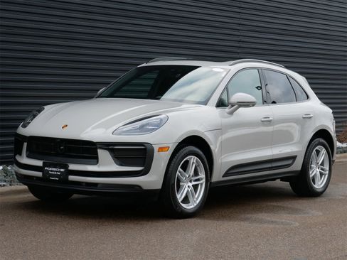 Used 2025 Porsche Macan image 1