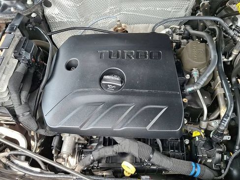 Used 2022 Buick Encore GX Preferred w/ Cold Weather Comfort Package AWD/4WD image 27