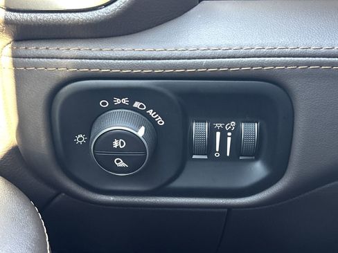 Used 2025 RAM 2500 Limited image 25