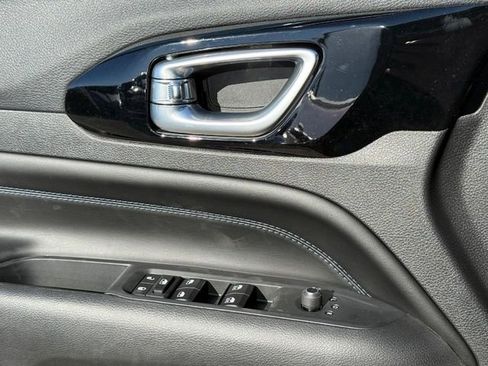 New 2026 Jeep Compass Latitude AWD/4WD image 17