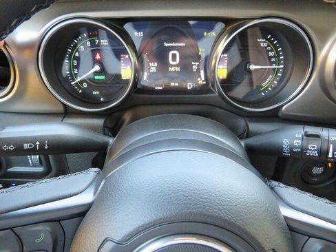 New 2023 Jeep Wrangler Unlimited image 17